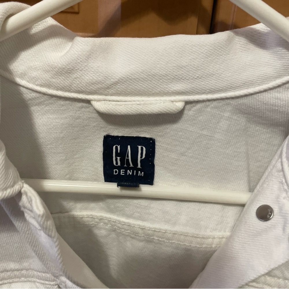 GAP Women's Classic White Jean Jacket - Picture 2 of 4